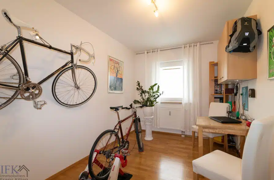 Kapitalanleger aufgepasst! Mehrfamilienhaus mit 3 Wohneinheiten im Zentrum von Weilheim! - OG Büro (36400)