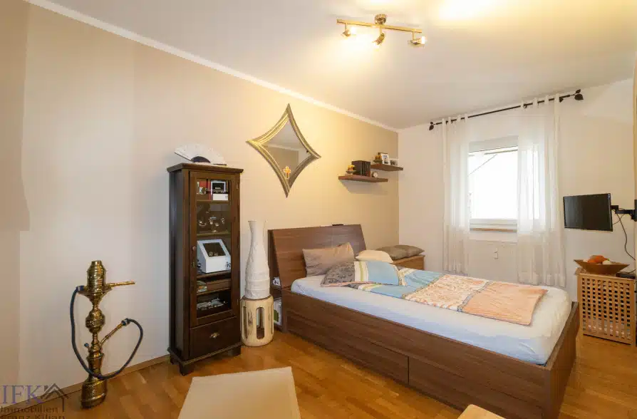 Kapitalanleger aufgepasst! Mehrfamilienhaus mit 3 Wohneinheiten im Zentrum von Weilheim! - OG Schlafzimmer (36397)