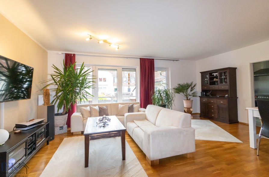 Kapitalanleger aufgepasst! Mehrfamilienhaus mit 3 Wohneinheiten im Zentrum von Weilheim! - OG Wohnbereich (36395)