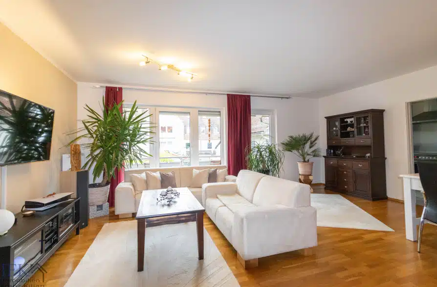 Kapitalanleger aufgepasst! Mehrfamilienhaus mit 3 Wohneinheiten im Zentrum von Weilheim! - OG Wohnbereich (36395)