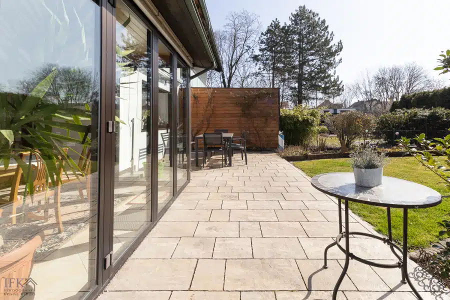 Terrasse - Großzügige, sonnige Doppelhaushälfte in familienfreundlicher Lage von Weilheim