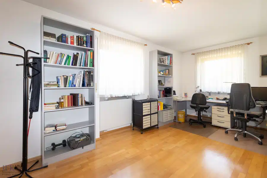 Zimmer 2 - Großzügige, sonnige Doppelhaushälfte in familienfreundlicher Lage von Weilheim