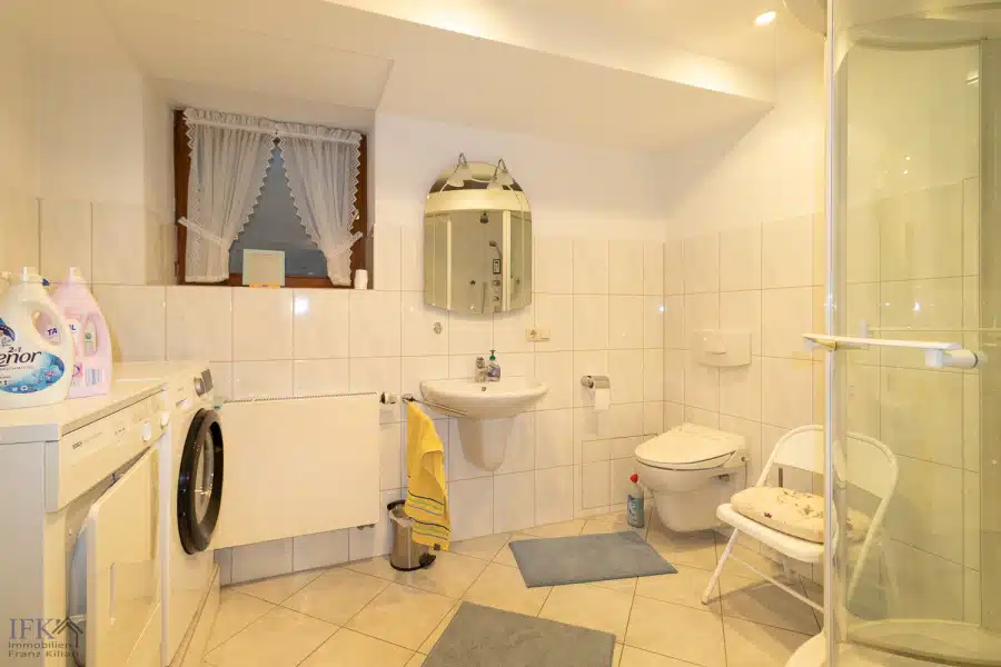 Bad KG - Großzügige, sonnige Doppelhaushälfte in familienfreundlicher Lage von Weilheim