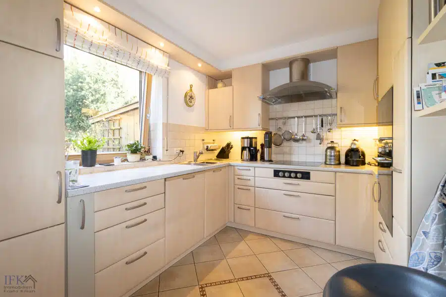 Küche - Großzügige, sonnige Doppelhaushälfte in familienfreundlicher Lage von Weilheim
