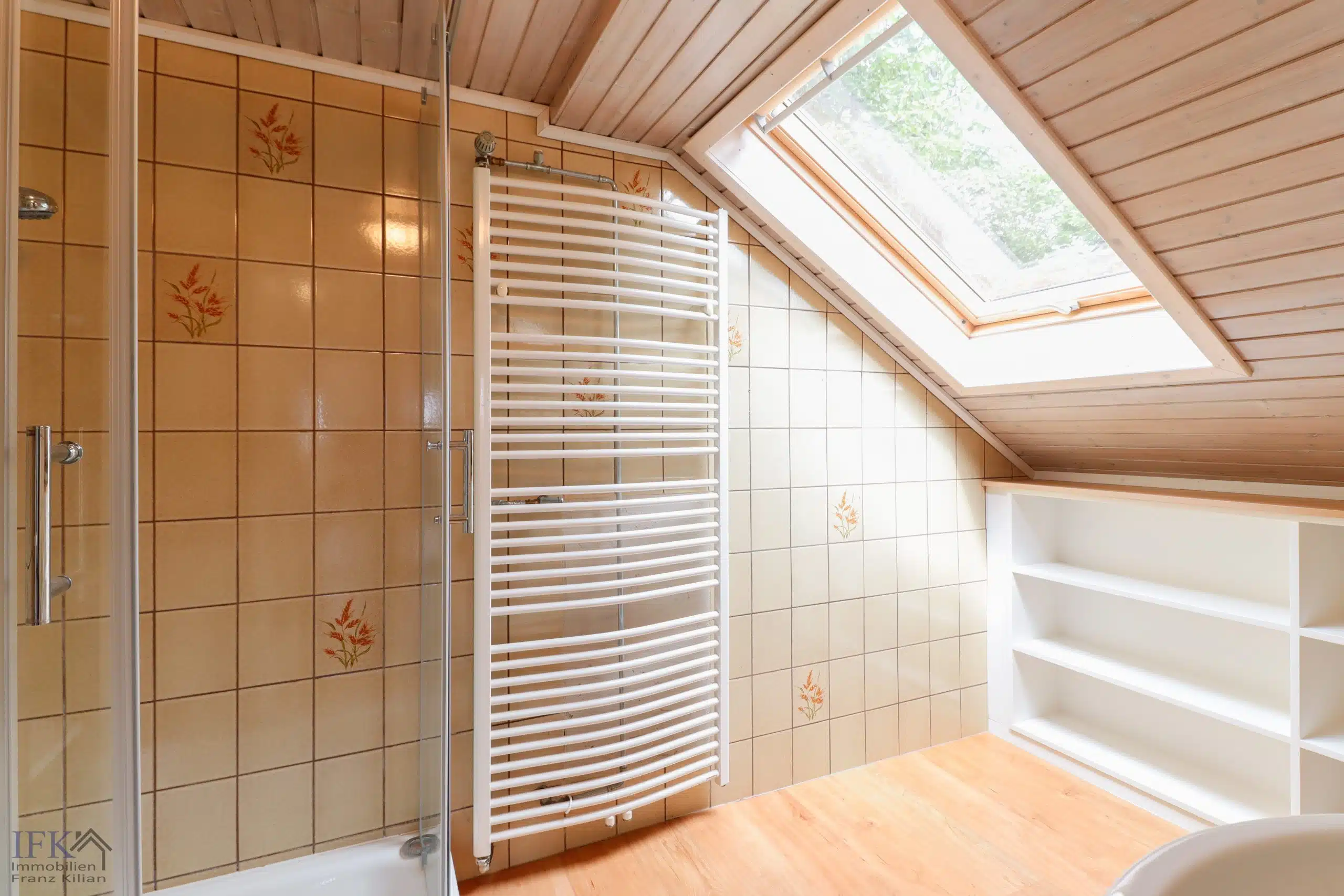 Duschbad DG - Naturliebhaber aufgepasst! Juwel mit traumhaftem Ausblick in Paterzell!