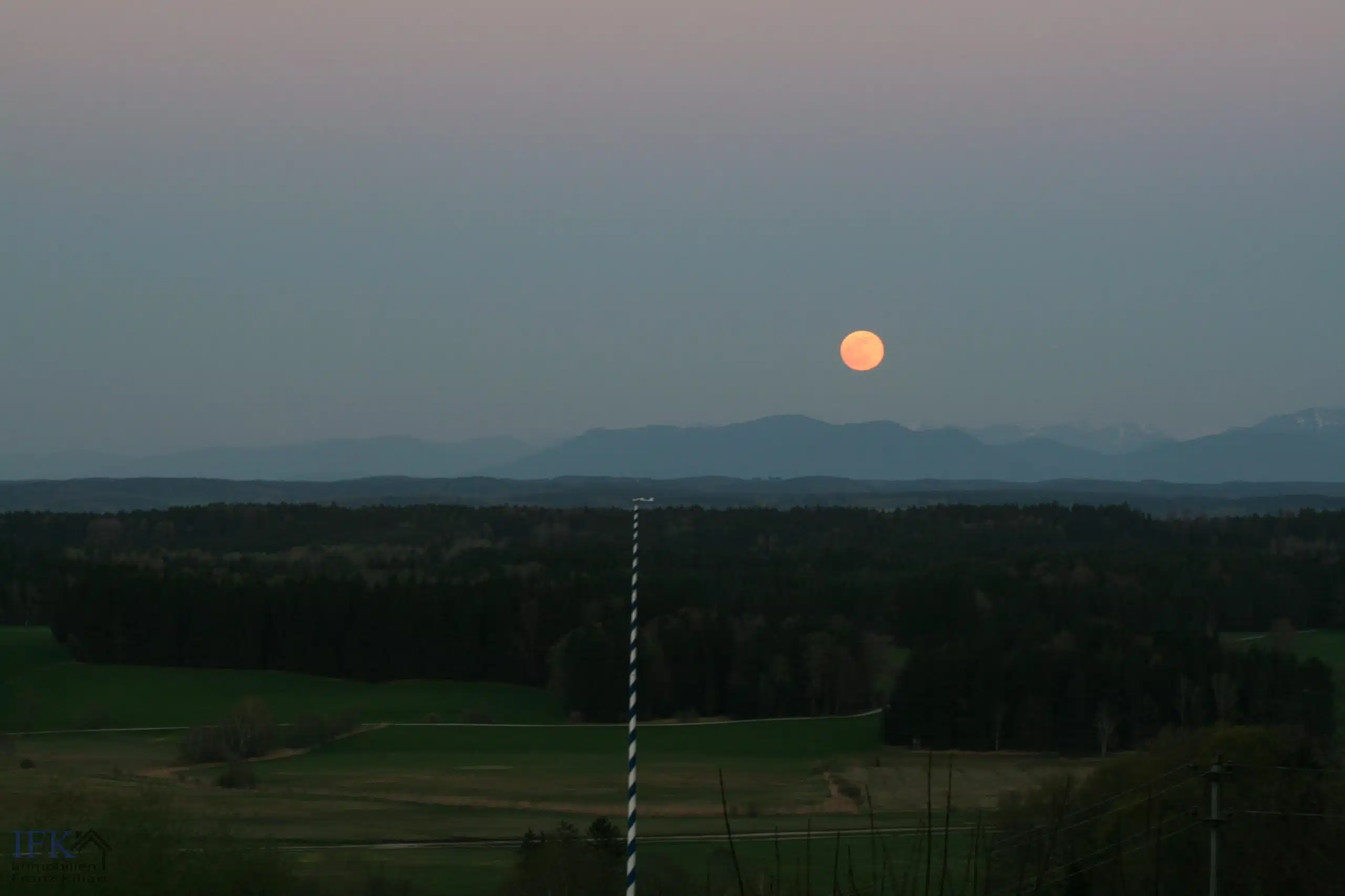 Lage - Naturliebhaber aufgepasst! Juwel mit traumhaftem Ausblick in Paterzell!