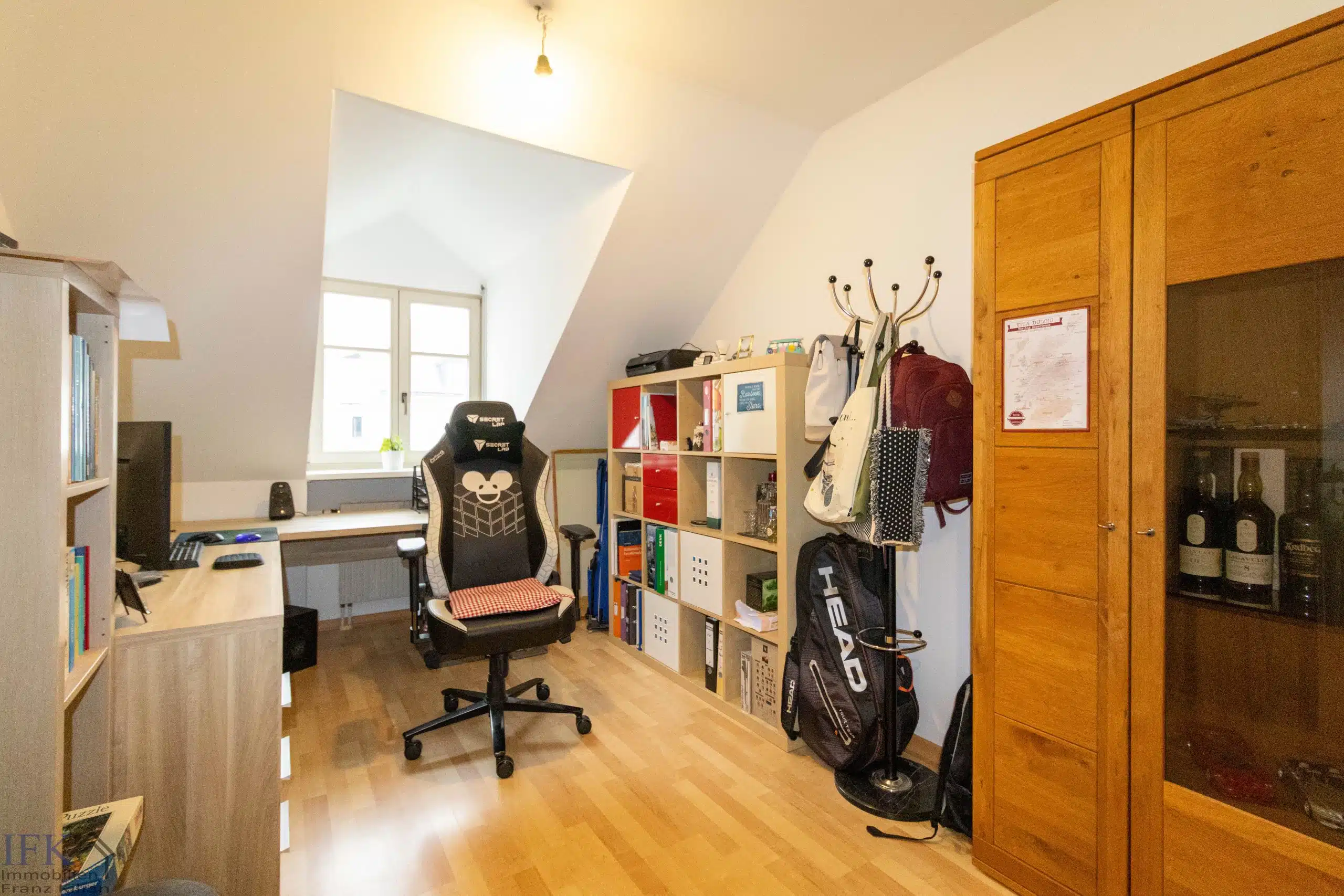 Schlafzimmer 3 - Gemütliche 4-Zimmer-Dachgeschoßwohnung mit Weitblick und XXL Balkon