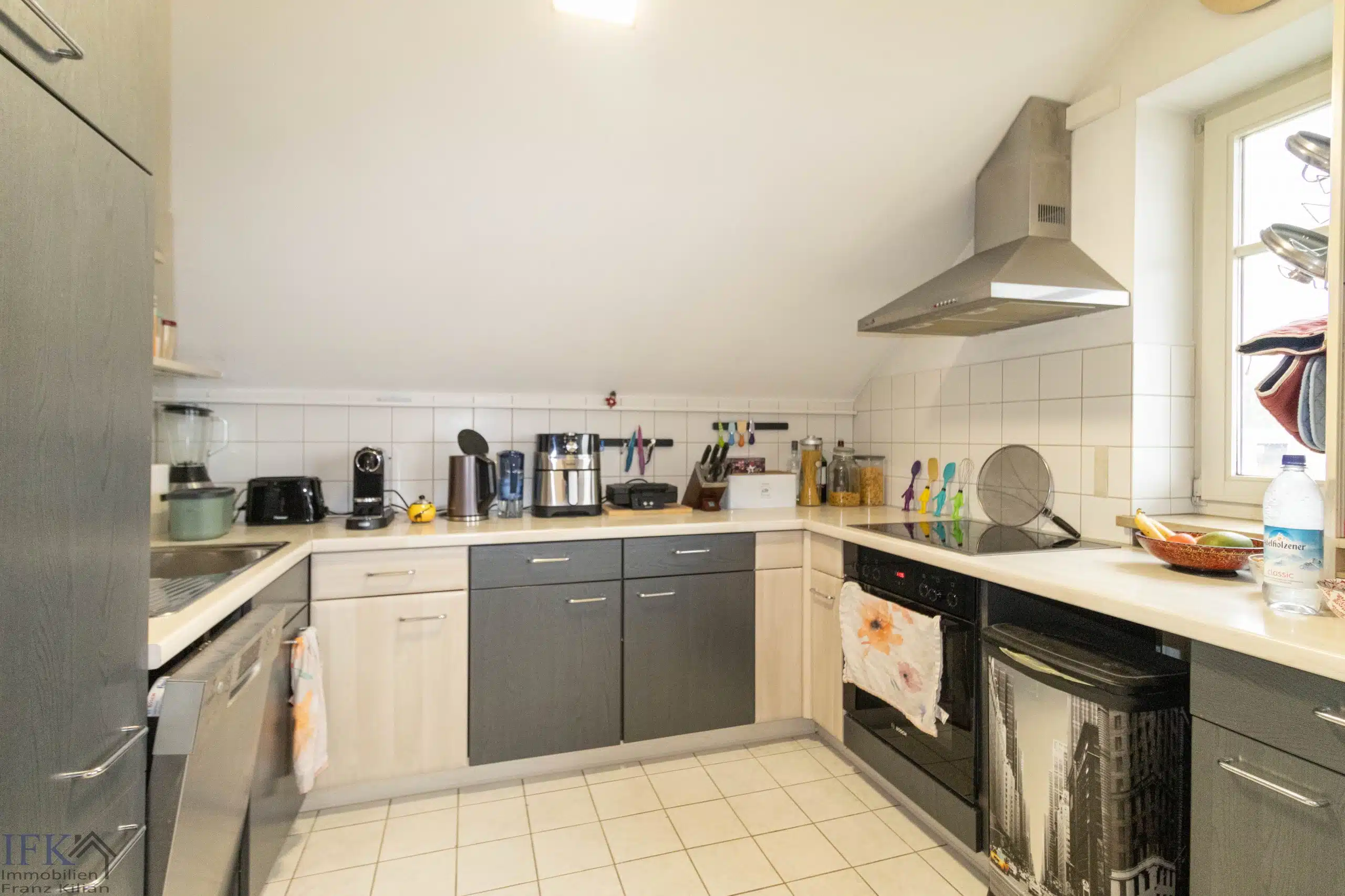 Küche - Gemütliche 4-Zimmer-Dachgeschoßwohnung mit Weitblick und XXL Balkon