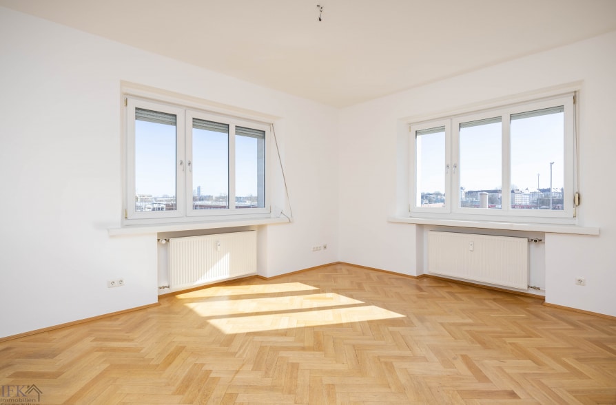 Hohe Decken, Fischgrätparkett, Bergblick. Gemütliche Altbauwohnung in Au-Haidhausen - Wohnzimmer (40535)