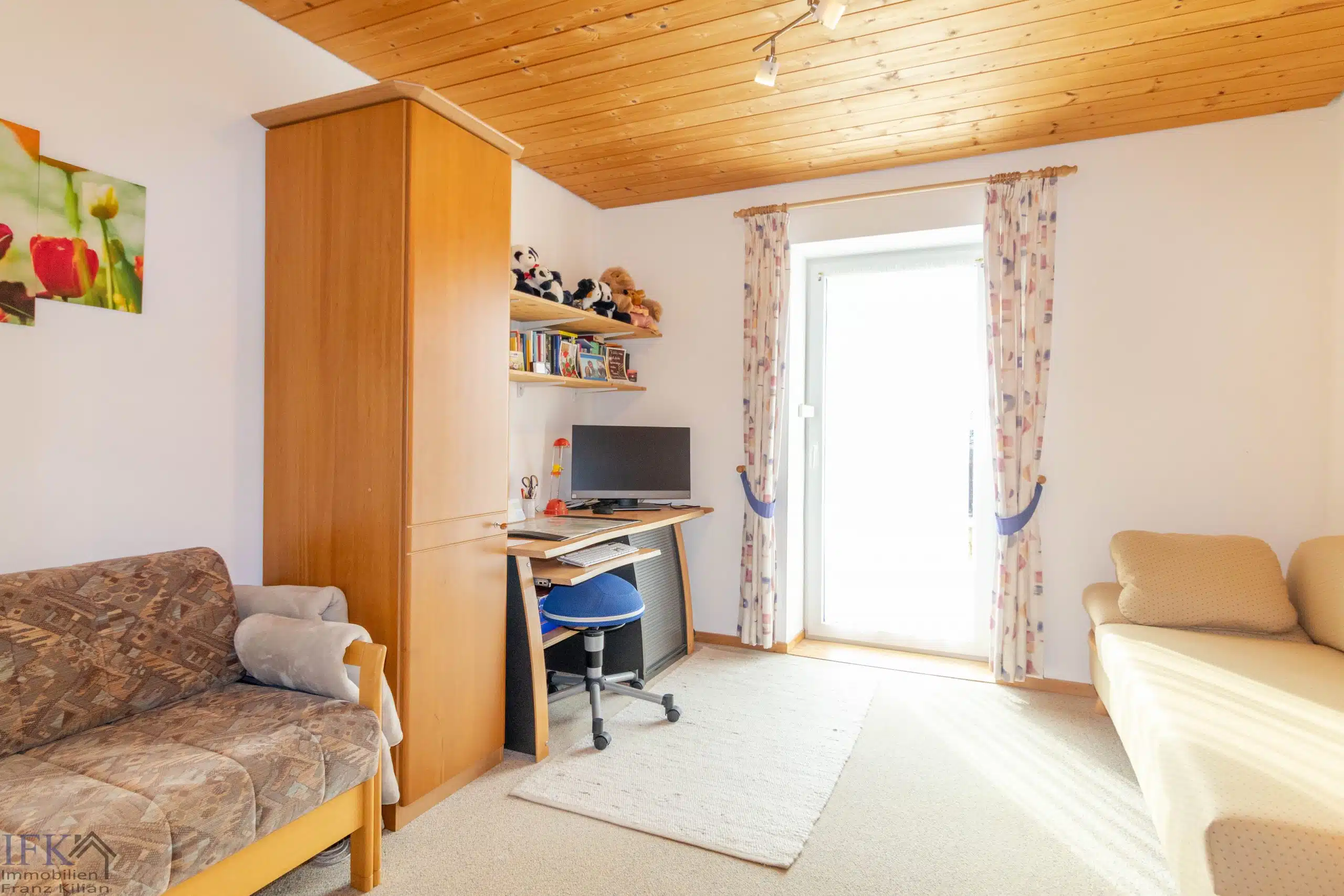 EG Schlafzimmer - Hier brauchen Sie keinen TV! Zweifamilienhaus in Hohenpeißenberg mit Panoramablick!!