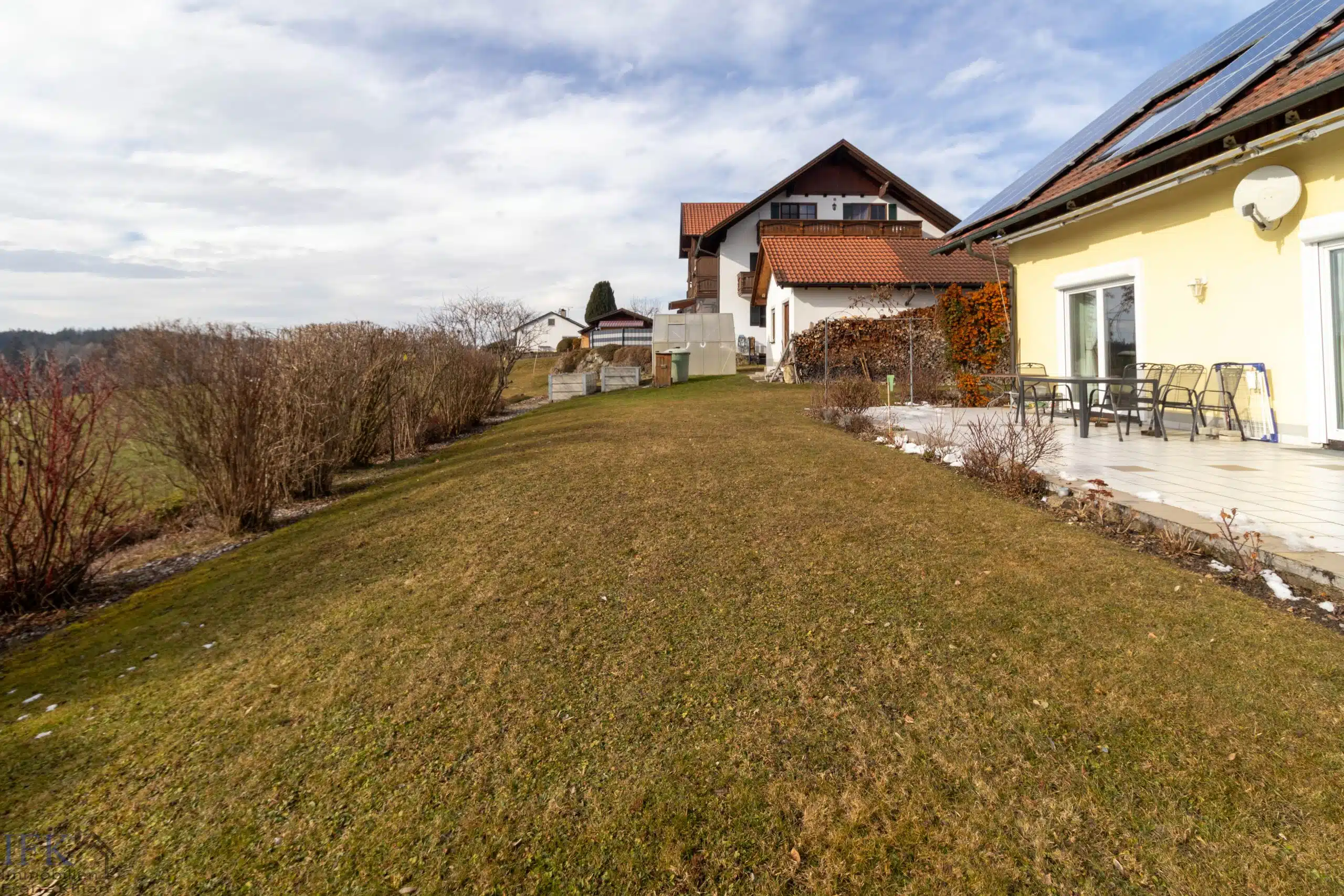 Garten - Hier brauchen Sie keinen TV! Zweifamilienhaus in Hohenpeißenberg mit Panoramablick!!