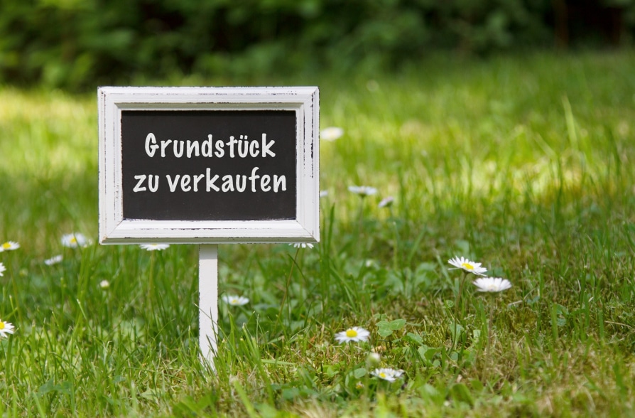 Traumhaftes Grundstück mit genehmigter Bauplanung und Panoramablick in die Alpen! - Grundstück zu verkaufen (43332)