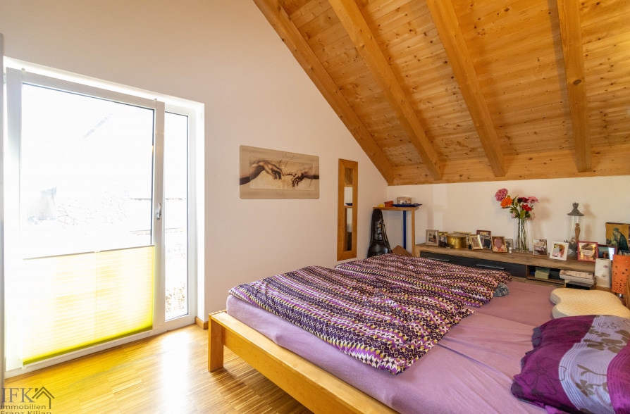 Moderne Doppelhaushälfte mit wertiger Ausstattung in Wielenbach - Schlafzimmer 1 (42343)