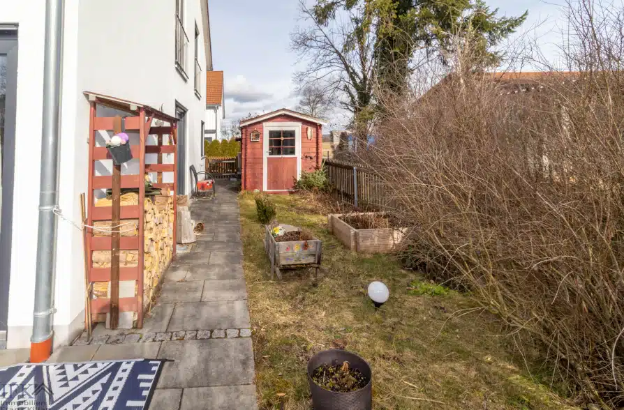 Moderne Doppelhaushälfte mit wertiger Ausstattung in Wielenbach - Garten Ost mit Gartenhaus (41980)