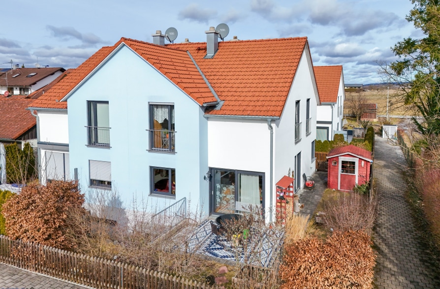 Moderne Doppelhaushälfte mit wertiger Ausstattung in Wielenbach - Gartenansicht (42330)