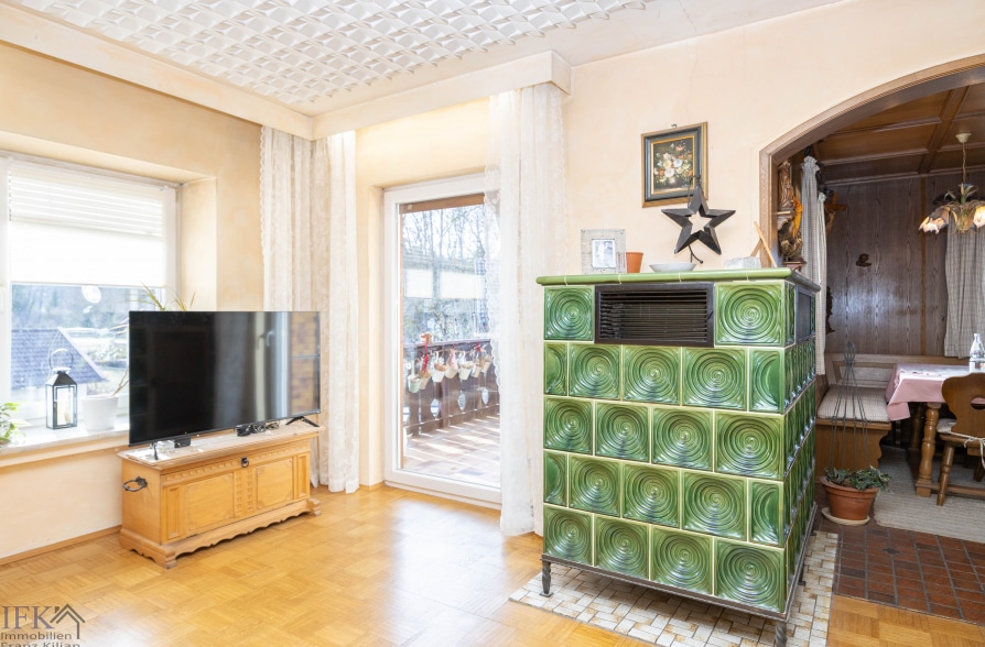 Charmantes Zweifamilienhaus in attraktiver Wohnlage in Seeshaupt - OG Wohnbereich (40295)