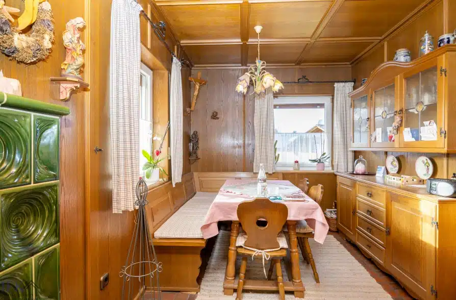 Charmantes Zweifamilienhaus in attraktiver Wohnlage in Seeshaupt - OG Essbereich (40297)