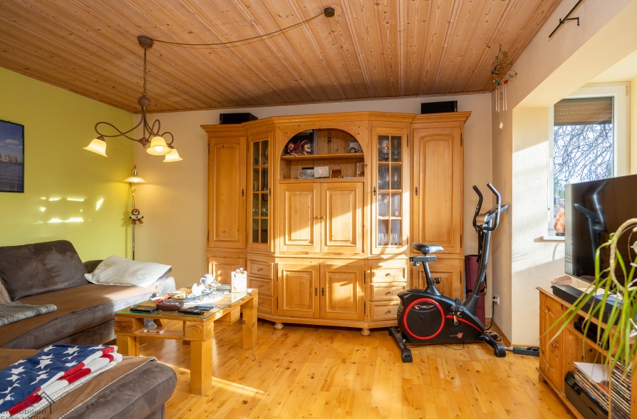 Charmantes Zweifamilienhaus in attraktiver Wohnlage in Seeshaupt - EG Wohnbereich (40288)