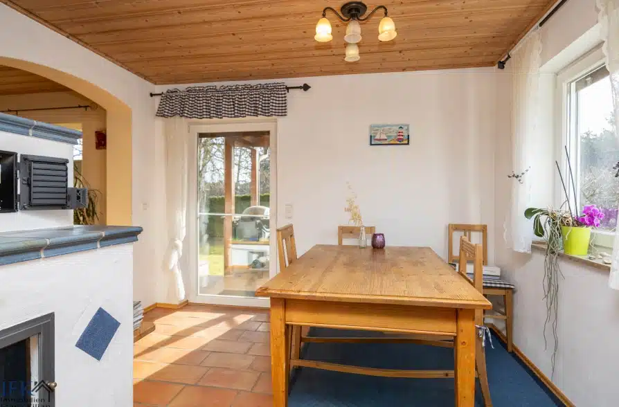 Charmantes Zweifamilienhaus in attraktiver Wohnlage in Seeshaupt - EG Essbereich (40290)