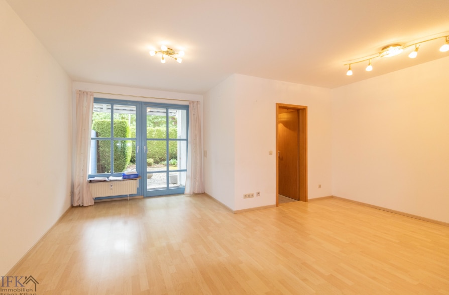 Wohnen wie im Haus! Maisonettewohnung mit eigenem Garten in Weilheim!, 82362 Weilheim in Oberbayern, Erdgeschosswohnung