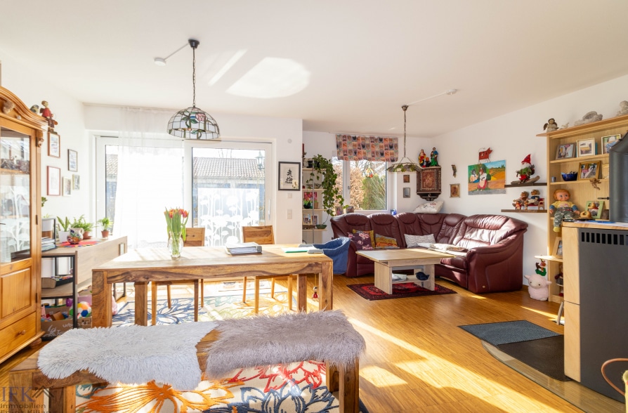 Moderne Doppelhaushälfte mit wertiger Ausstattung in Wielenbach - Wohn-/ Essbereich (41261)