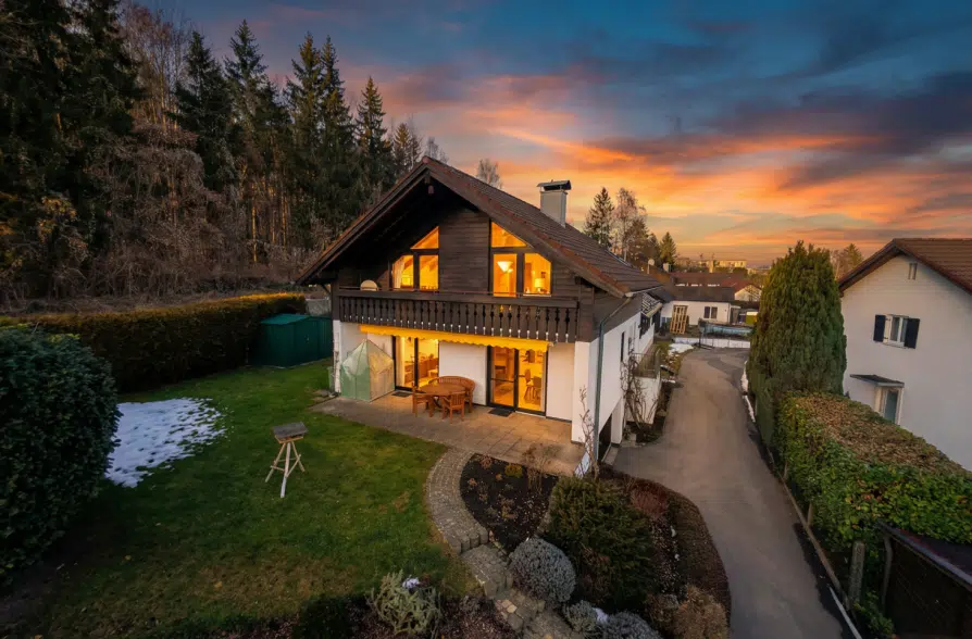 2 für 1 in Tutzing! Einfamilienhaus mit separatem Einlieger-Bungalow - Außenansicht (41384)