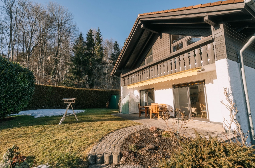 2 für 1 in Tutzing! Einfamilienhaus mit separatem Einlieger-Bungalow - Terrasse (41386)