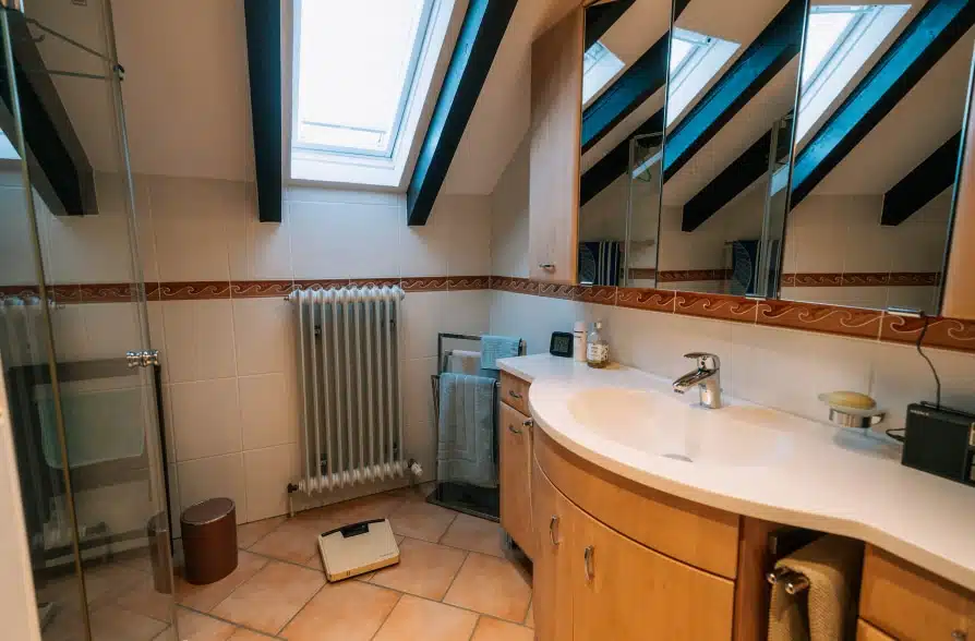 2 für 1 in Tutzing! Einfamilienhaus mit separatem Einlieger-Bungalow - Bad (41399)