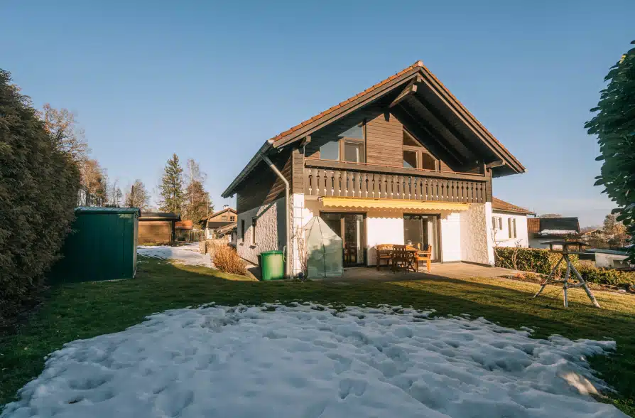 2 für 1 in Tutzing! Einfamilienhaus mit separatem Einlieger-Bungalow - Außenansicht (41385)