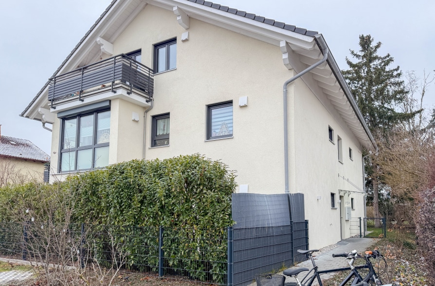 Neuwertiges, modernes 5-Familienhaus in bevorzugter Wohnlage zur Kapitalanlage - Eingangsbereich (37819)
