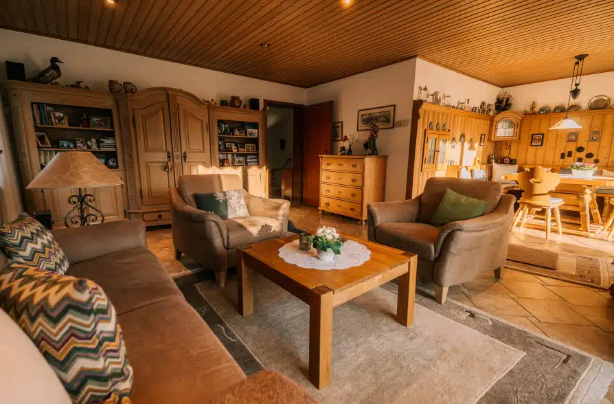 2 für 1 in Tutzing! Einfamilienhaus mit separatem Einlieger-Bungalow - Wohnbereich EG (40447)