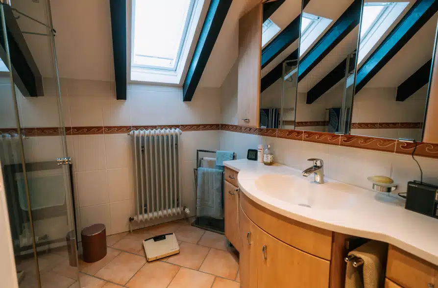 2 für 1 in Tutzing! Einfamilienhaus mit separatem Einlieger-Bungalow - Bad (40455)