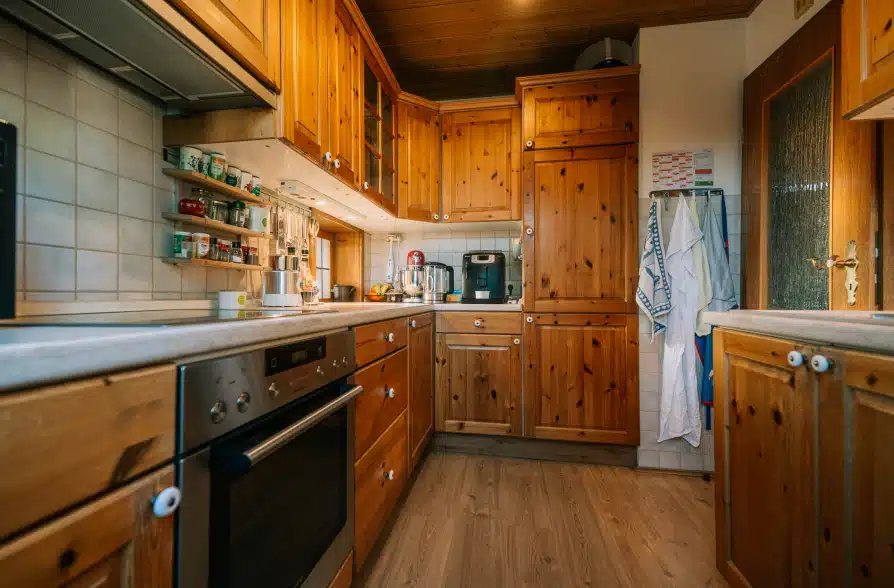 2 für 1 in Tutzing! Einfamilienhaus mit separatem Einlieger-Bungalow - Küche EG (40449)