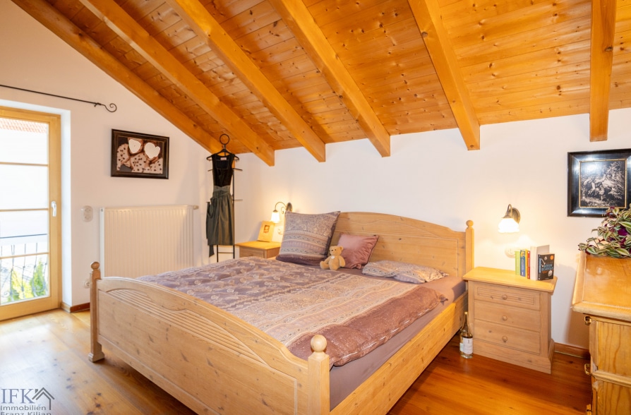 Schöner Wohnen in Peißenberg Wörth! Mediterranes Einfamilienhaus mit hochwertiger Ausstattung! - Schlafzimmer 1 (40181)