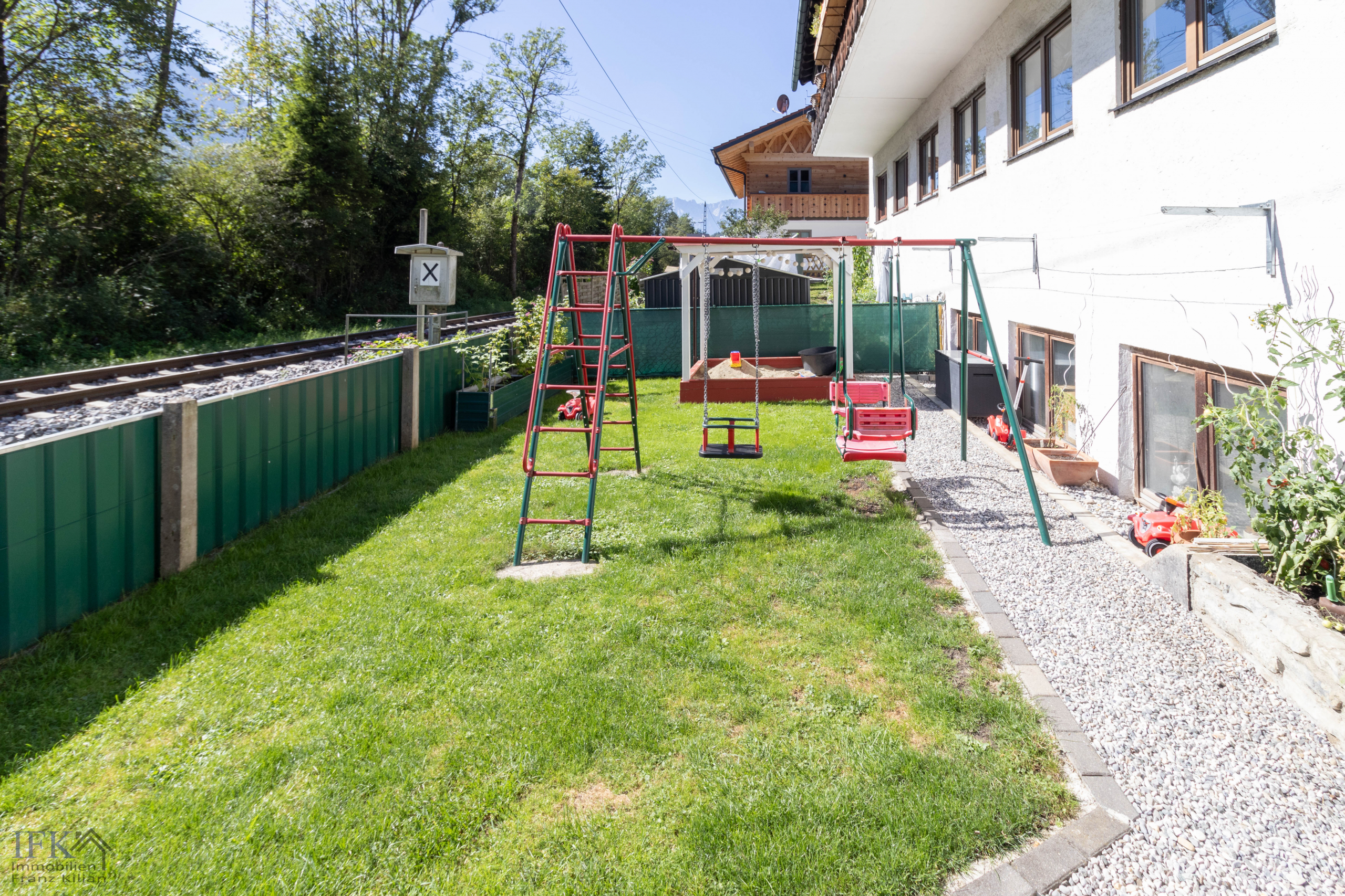 Großzügige 3-Zimmer-Erdgeschoß-Wohnung mit Erweiterungspotenzial in Oberau - Garten 1