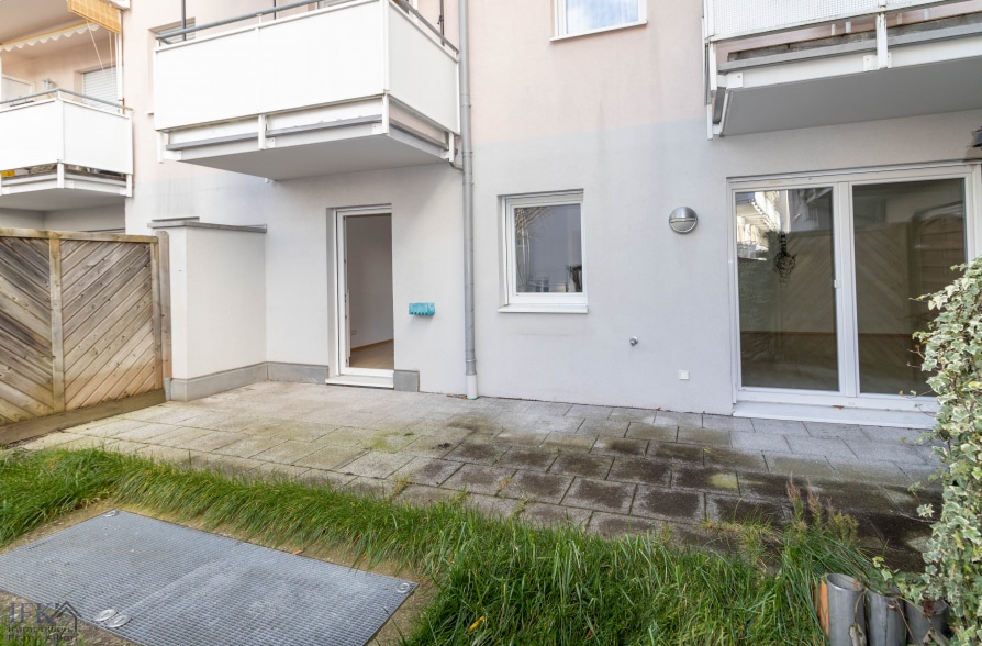 Schöne 3-Zimmer-Garten-Wohnung in zentraler Stadtlage von Weilheim - Terrasse (36044)