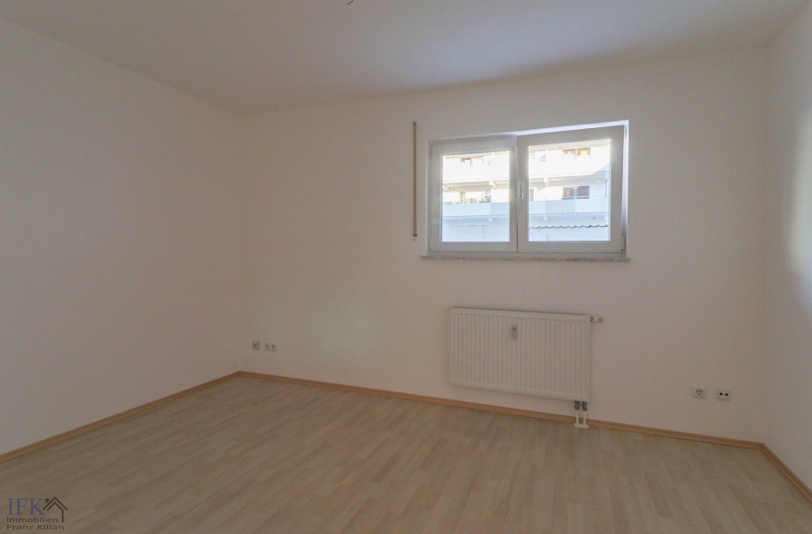Schöne 3-Zimmer-Garten-Wohnung in zentraler Stadtlage von Weilheim - Schlafzimmer 2 (36041)