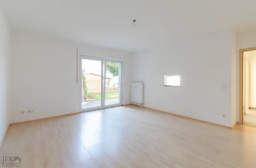 Schöne 3-Zimmer-Garten-Wohnung in zentraler Stadtlage von Weilheim - Wohnzimmer (36038)