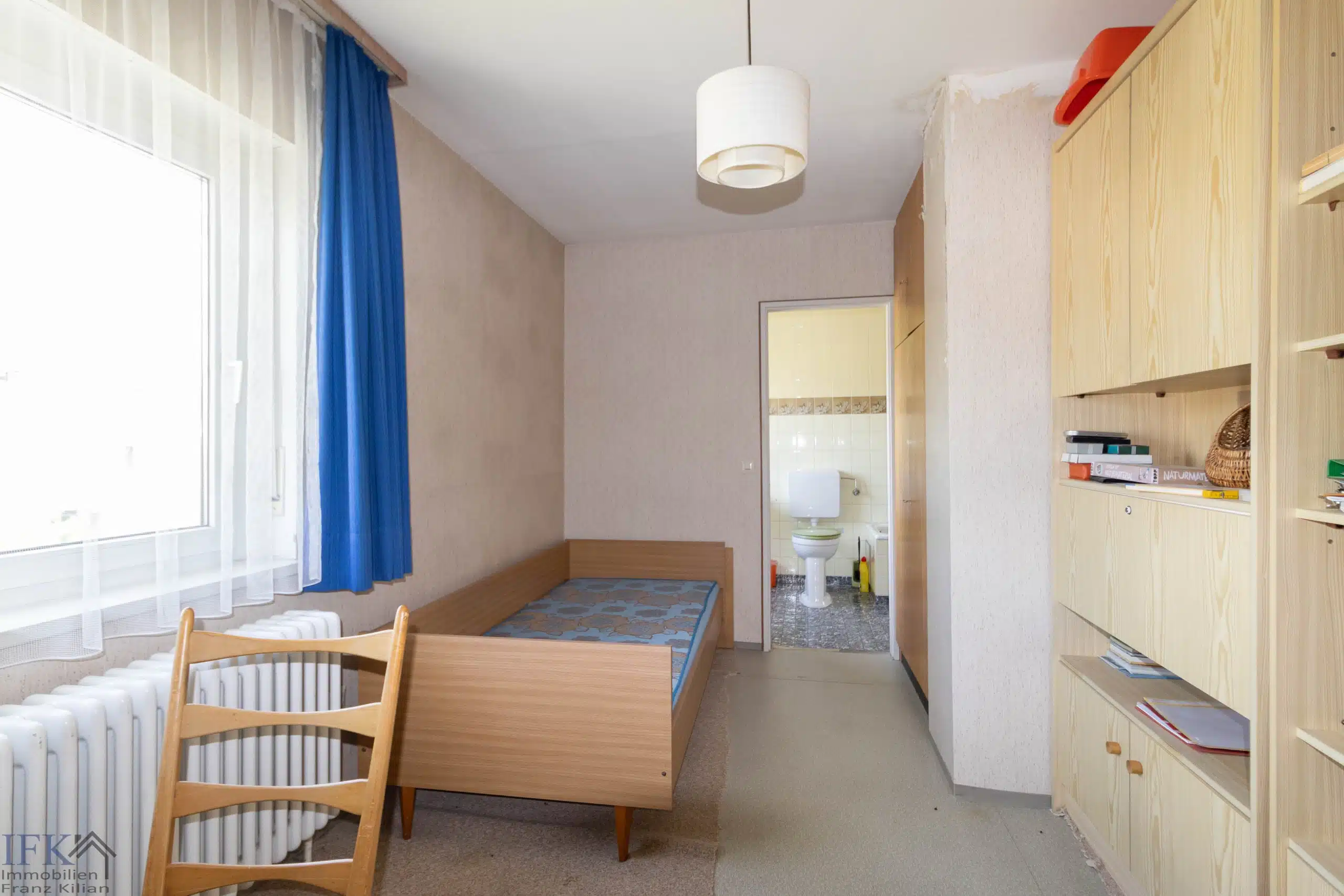 Kinderzimmer 1 - Renovierungsbedürftiges Doppelhaus sucht Prinzen zum Wachküssen!
