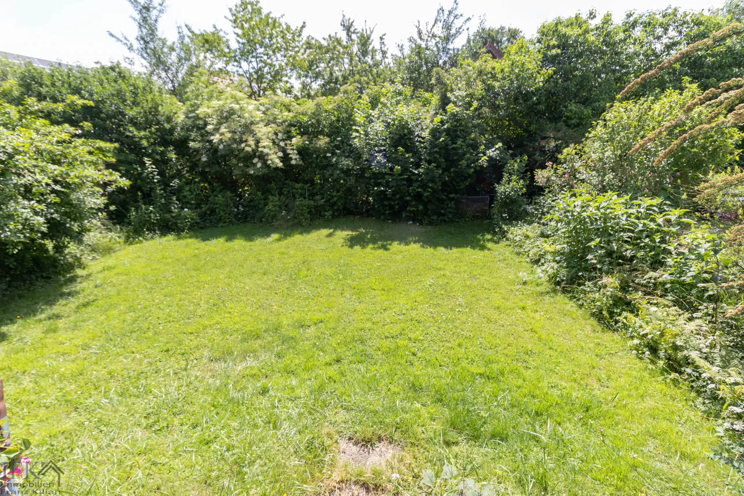 Garten - Renovierungsbedürftiges Doppelhaus sucht Prinzen zum Wachküssen!