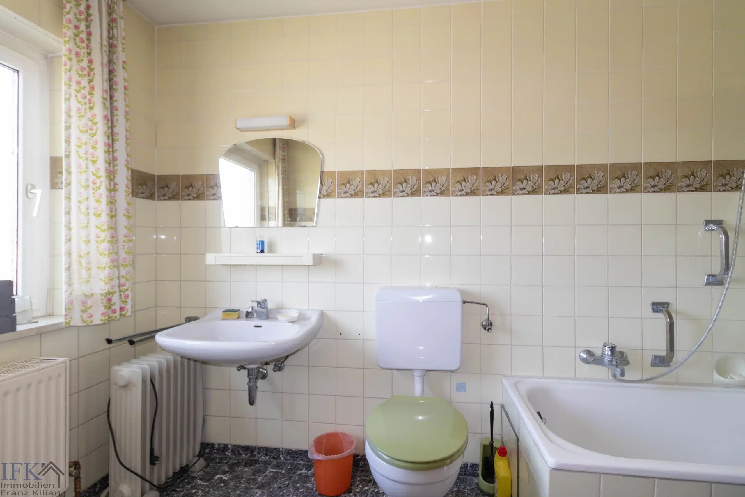 Bad - Renovierungsbedürftiges Doppelhaus sucht Prinzen zum Wachküssen!