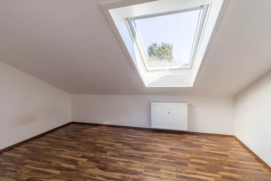 DG Kinderzimmer - Großes, befristet vermietetes 3-Familienhaus in Bestlage von Weilheim