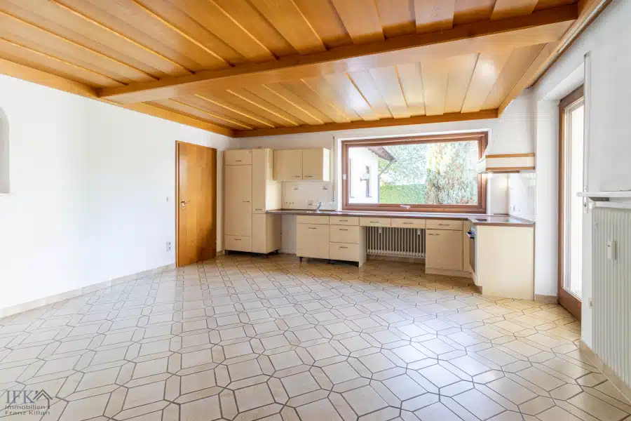 EG Wohnküche - Großes, befristet vermietetes 3-Familienhaus in Bestlage von Weilheim