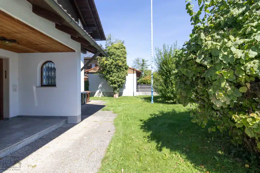 Vorgarten - Großes, befristet vermietetes 3-Familienhaus in Bestlage von Weilheim