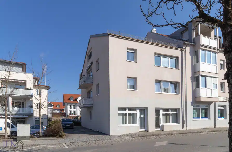 Vielseitig nutzbare Gewerbefläche für Ladenlokal oder Büro in zentraler Lage von Weilheim - Außenansicht (34033)