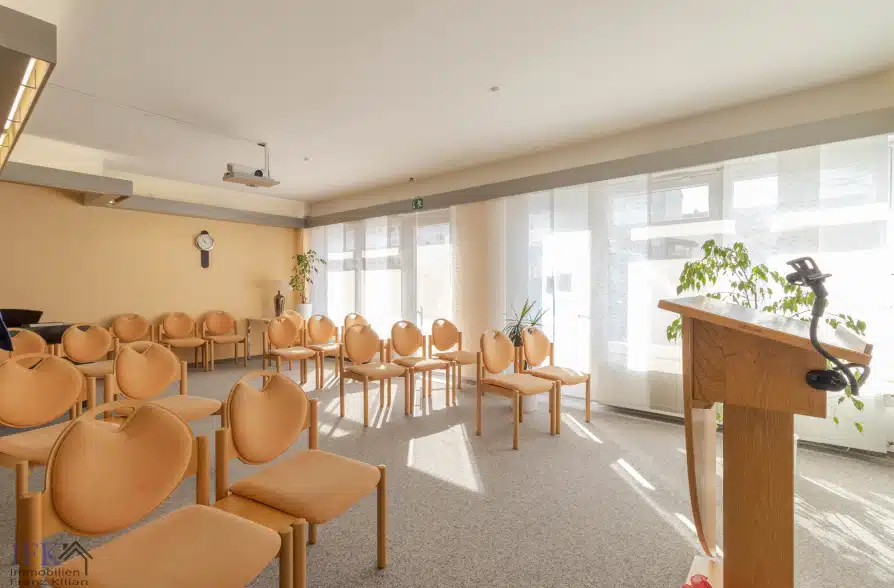 Vielseitig nutzbare Gewerbefläche für Ladenlokal oder Büro in zentraler Lage von Weilheim - Laden (34029)