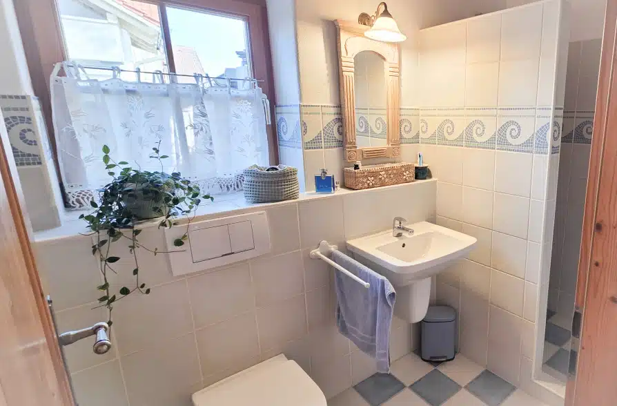 Schöner Wohnen in Peißenberg Wörth! Mediterranes Einfamilienhaus mit hochwertiger Ausstattung! - Bad EG (41164)