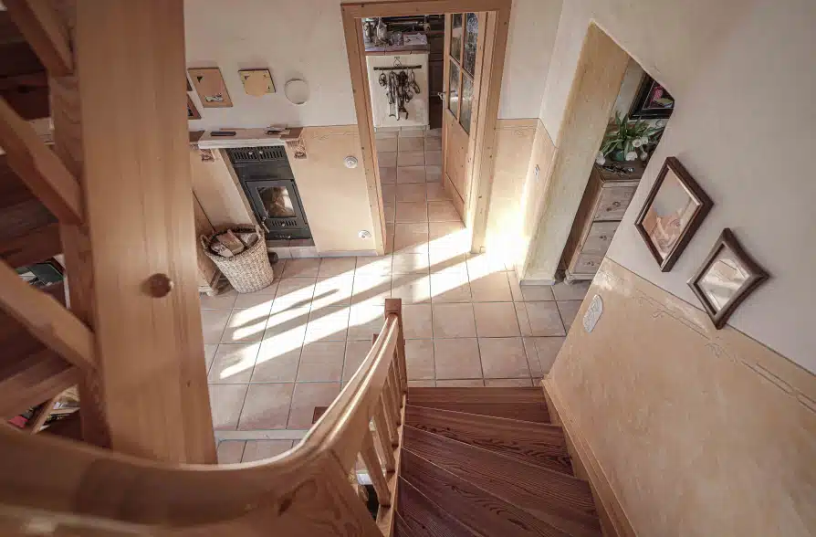 Schöner Wohnen in Peißenberg Wörth! Mediterranes Einfamilienhaus mit hochwertiger Ausstattung! - Treppe (41165)