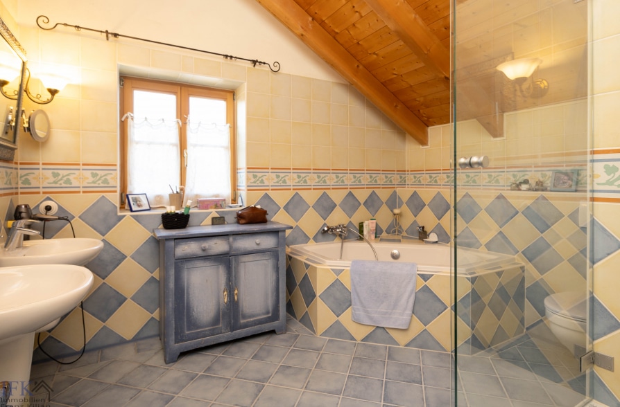 Schöner Wohnen in Peißenberg Wörth! Mediterranes Einfamilienhaus mit hochwertiger Ausstattung! - Bad (41170)