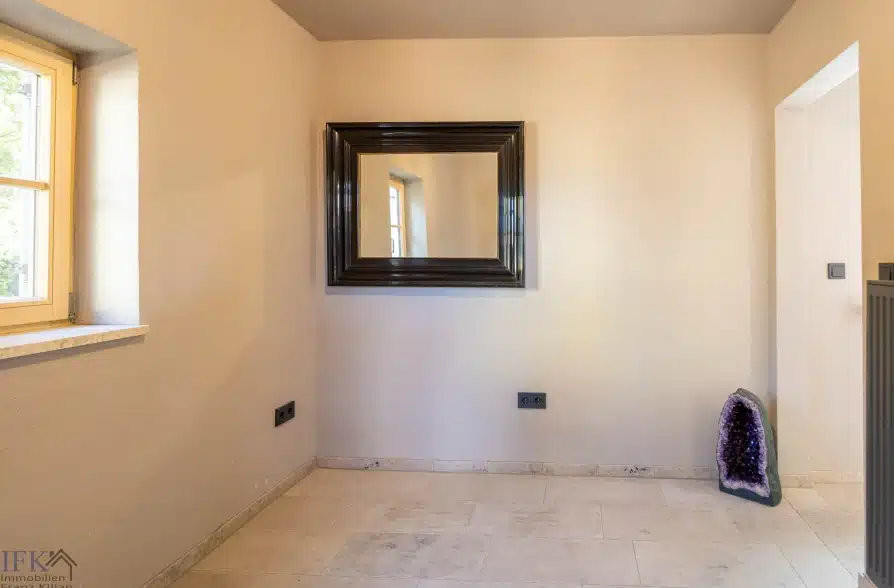 Schöner Wohnen in Peißenberg Wörth! Mediterranes Einfamilienhaus mit hochwertiger Ausstattung! - Flur im Hobby- bzw. Arbeitsbereich (41180)